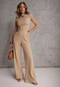 Renee - Beżowy Komplet Spodnie Wide Leg i Top ze Stójką i Drapowaniem w Talii Meridone. Kolor: beżowy. Materiał: materiał #3