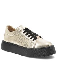 Złote Sneakersy Filippo Modne Obuwie Damskie. Zapięcie: sznurówki. Kolor: złoty. Materiał: materiał. Wzór: geometria. Obcas: na platformie. Styl: klasyczny