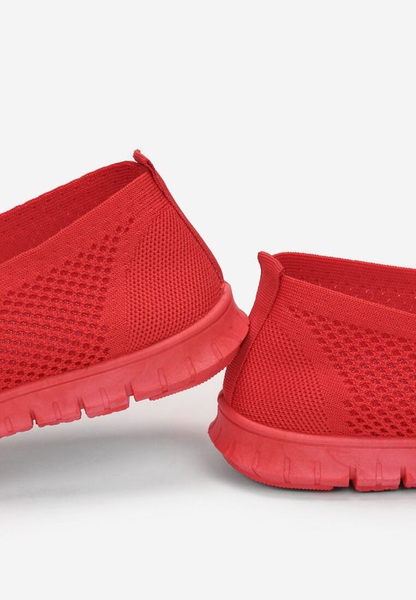 Renee - Czerwone Tenisówki Pasquier. Okazja: na co dzień. Zapięcie: bez zapięcia. Kolor: czerwony. Szerokość cholewki: normalna. Wzór: gładki. Wysokość cholewki: przed kostkę. Materiał: materiał, tkanina, jeans. Obcas: na płaskiej podeszwie. Styl: elegancki, sportowy, casual