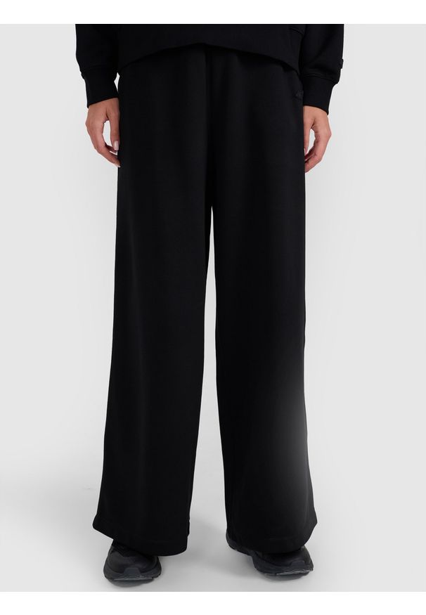 4f - 4F Spodnie dresowe z szerokimi nogawkami damskie - czarne L. Kolor: czarny. Materiał: dresówka. Wzór: gładki, ze splotem