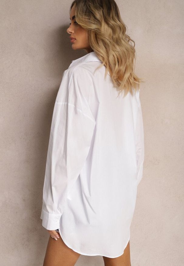 Renee - Biała Koszula z Bawełny z Imitacją Kieszeni o Metalicznym Wykończeniu Hecilla. Okazja: na co dzień. Kolor: biały. Materiał: bawełna. Styl: casual, klasyczny