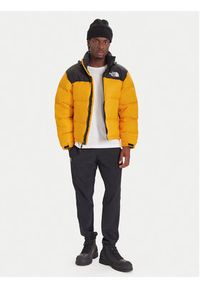The North Face Kurtka puchowa 1996 Retro Nuptse NF0A3C8D Żółty Loose Fit. Kolor: żółty. Materiał: syntetyk. Styl: retro #3