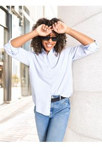 Sinsay - Koszula regular fit w paski - błękitny. Kolor: niebieski. Materiał: bawełna. Długość rękawa: długi rękaw. Długość: długie. Wzór: paski #1