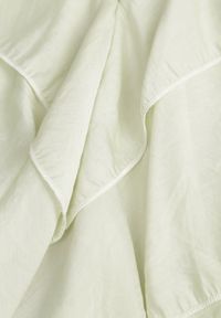 Renee - Zielona Bluzka w Typie Boho Ozdobiona Falbanami Sarlyss. Okazja: na co dzień. Typ kołnierza: dekolt w kształcie V. Kolor: zielony. Materiał: jeans. Długość rękawa: długi rękaw. Długość: długie. Wzór: aplikacja. Styl: boho #5