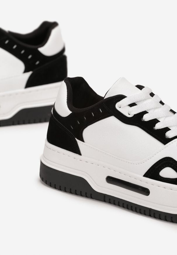 Born2be - Biało-Czarne Sneakersy przed Kostkę na Grubej Podeszwie Oshime. Wysokość cholewki: przed kostkę. Kolor: biały