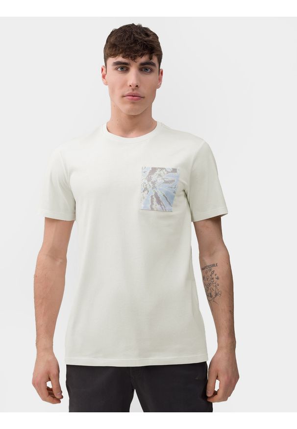 4f - T-shirt regular z nadrukiem męski. Kolor: biały. Materiał: bawełna. Wzór: nadruk