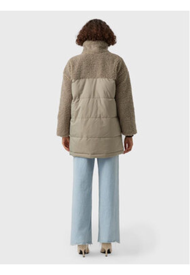 Vero Moda Kurtka zimowa Edith 10267692 Beżowy Relaxed Fit. Kolor: beżowy. Materiał: syntetyk. Sezon: zima