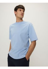 Reserved - T-shirt comfort fit - jasnoniebieski. Kolor: niebieski. Materiał: bawełna, dzianina