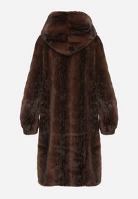 Born2be - Brązowy Elegancki Płaszcz Futerko z Kapturem i Ozdobnymi Guzikami Esilea. Okazja: na co dzień. Typ kołnierza: kaptur. Kolor: brązowy. Materiał: futro. Długość: długie. Wzór: aplikacja. Styl: elegancki #2