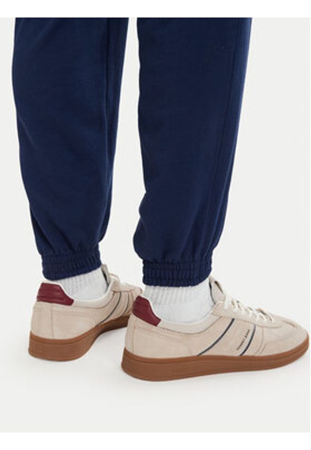 TOMMY HILFIGER - Tommy Hilfiger Spodnie dresowe Essential UM0UM03911 Granatowy Relaxed Fit. Kolor: niebieski. Materiał: bawełna