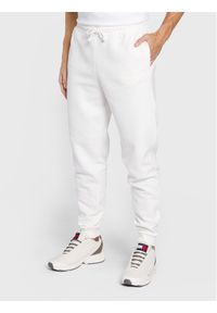 Fila Spodnie dresowe Bagod FAM0278 Biały Regular Fit. Kolor: biały. Materiał: dresówka, bawełna