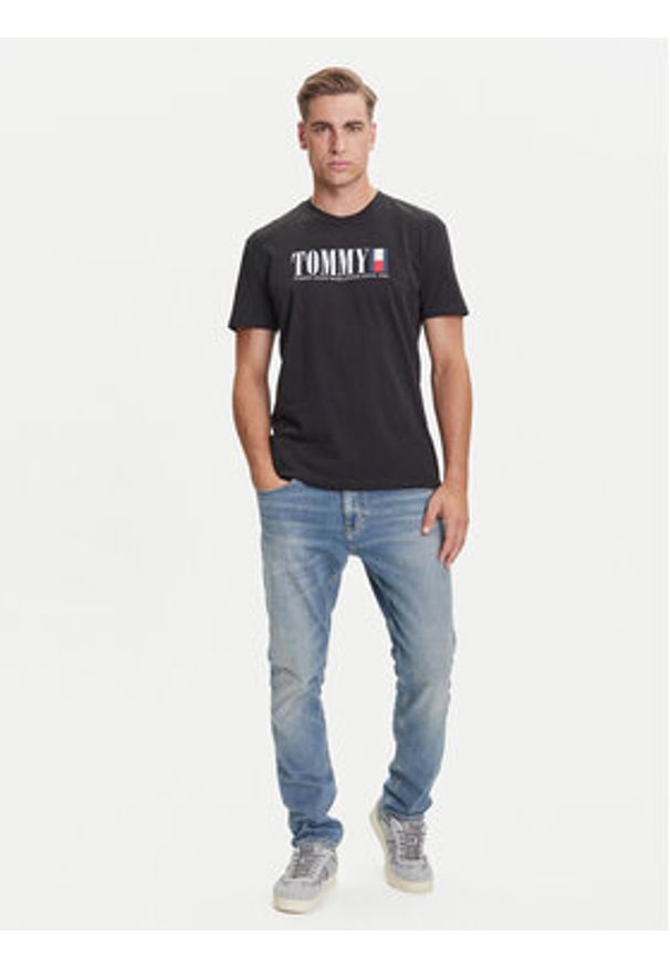 Tommy Jeans T-Shirt Dna Flag DM0DM21941 Czarny Regular Fit. Kolor: czarny. Materiał: bawełna