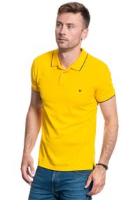 Wrangler - MĘSKIE POLO WRANGLER SS PIQUE POLO LEMON CHROME W7D5K4Y07 112131761. Typ kołnierza: polo