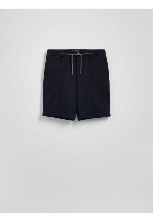 Reserved - Szorty regular fit - granatowy. Kolor: niebieski. Materiał: bawełna, dzianina