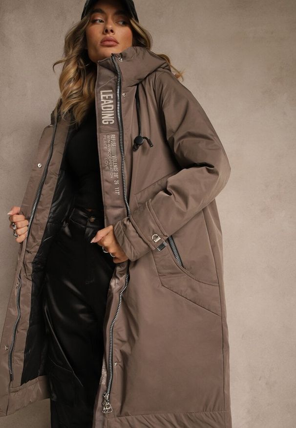 Renee - Brązowa Kurtka Parka o Pudełkowym Kroju z Kapturem i Kieszeniami Kaionna. Okazja: na co dzień, na spacer. Typ kołnierza: kaptur. Kolor: brązowy. Materiał: jeans. Sezon: zima. Styl: casual