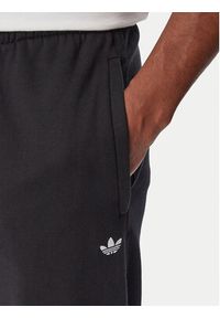 Adidas - adidas Spodnie dresowe Trefoil Essentials KR3463 Czarny Regular Fit. Kolor: czarny. Materiał: bawełna #5