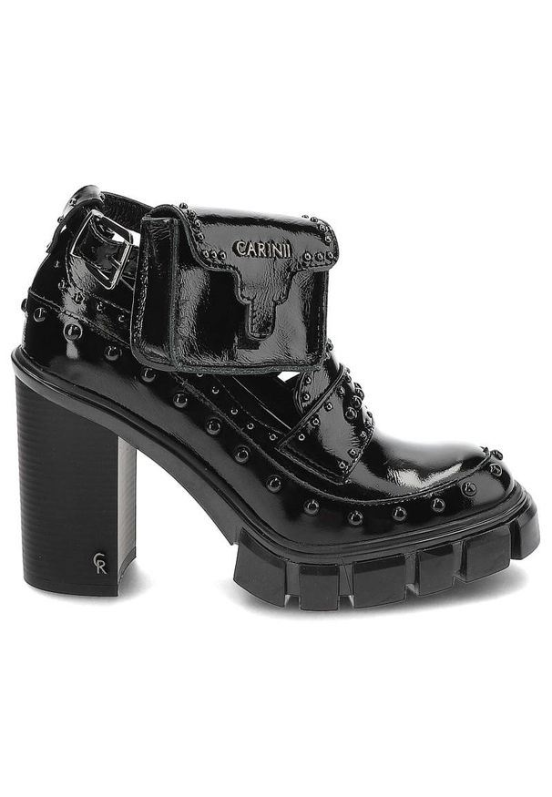 Półbuty damskie Carinii, lakierowana cholewka z dekoracyjnymi nitami regulowany pasek z klapą stabilny wysoki obcas, czarne, B7934-070-000-000-E98. Okazja: na imprezę. Zapięcie: pasek, bez zapięcia. Kolor: czarny. Szerokość cholewki: normalna. Wzór: paski. Materiał: lakier, skóra. Obcas: na słupku, na obcasie. Styl: elegancki. Wysokość obcasa: wysoki