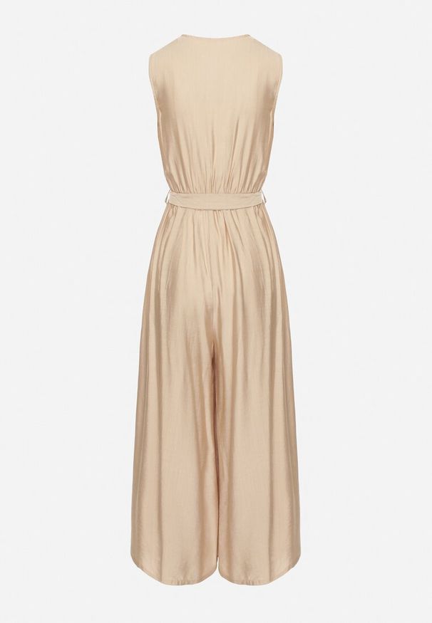 Born2be - Beżowy Taliowany Kombinezon z Wiskozą i Paskiem Evithrae. Okazja: na co dzień. Kolor: beżowy. Materiał: wiskoza. Styl: wizytowy, klasyczny, casual, elegancki