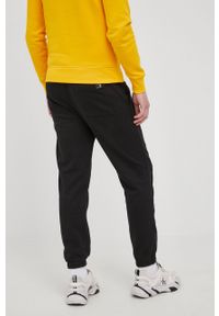 GAP spodnie x Disney męskie kolor czarny z nadrukiem. Kolor: czarny. Wzór: nadruk, motyw z bajki