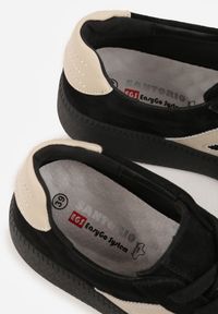 Renee - Czarne Sneakersy Skórzane w Stylu Tenisówek z Geometrycznym Wzorem Eshiryla. Okazja: na co dzień. Kolor: czarny. Materiał: skóra. Wzór: geometria #4