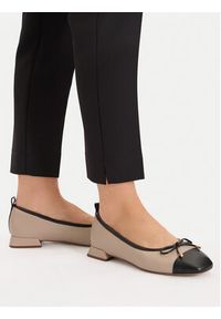 Clarks Baleriny Ubree15 Poppy 26181329 Beżowy. Kolor: beżowy. Materiał: skóra