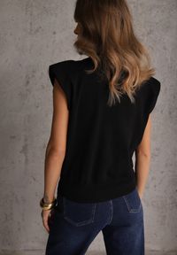 Renee - Czarna Sweterkowa Bluzka z Wiskozy z Kołnierzykiem i Usztywnioną Linią Ramion Helite. Kolor: czarny. Materiał: wiskoza. Styl: elegancki #4