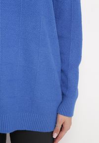 Born2be - Niebieski Klasyczny Sweter z Długim Rękawem Darissa. Kolor: niebieski. Materiał: tkanina, dzianina. Długość rękawa: długi rękaw. Długość: długie. Styl: klasyczny #3