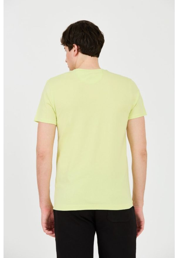 La Martina - LA MARTINA Żółty t-shirt z dużym logo. Kolor: żółty
