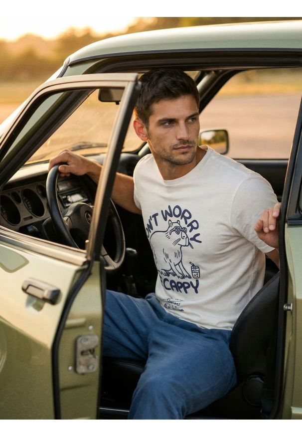 Sinsay - Bawełniana koszulka z nadrukiem - kremowy. Kolor: kremowy. Materiał: bawełna. Wzór: nadruk