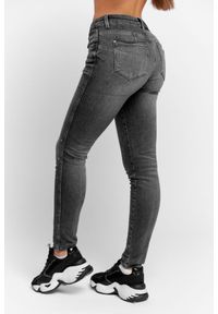 Guess - GUESS Szare jeansy damskie z brokatem. Kolor: szary. Wzór: aplikacja #4