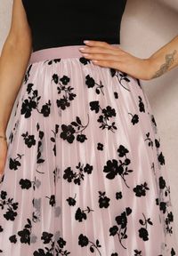 Renee - Różowa Spódnica Midi Tiulowa z Welurowymi Kwiatami i Gumką w Talii Zihrosa. Kolor: różowy. Materiał: tiul, welur. Wzór: kwiaty #3