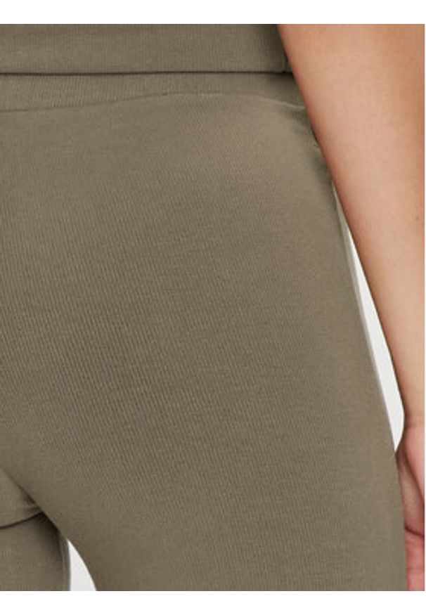 Guess Spodnie materiałowe Elea V4YB01 KCDN0 Khaki Slim Fit. Kolor: brązowy. Materiał: wiskoza
