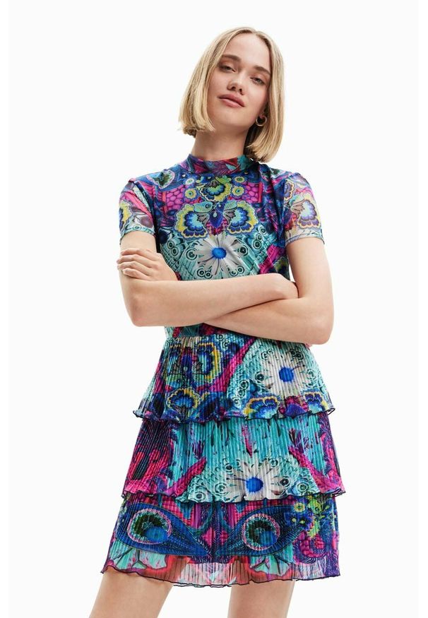 Desigual sukienka x M.Christian Lacroix mini dopasowana. Materiał: poliester. Długość rękawa: krótki rękaw. Typ sukienki: rozkloszowane. Długość: mini