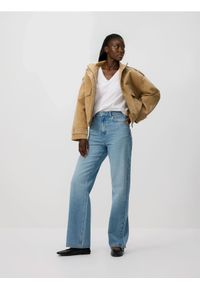 Reserved - T-shirt regular z dekoltem V - biały. Kolor: biały. Materiał: dzianina, bawełna