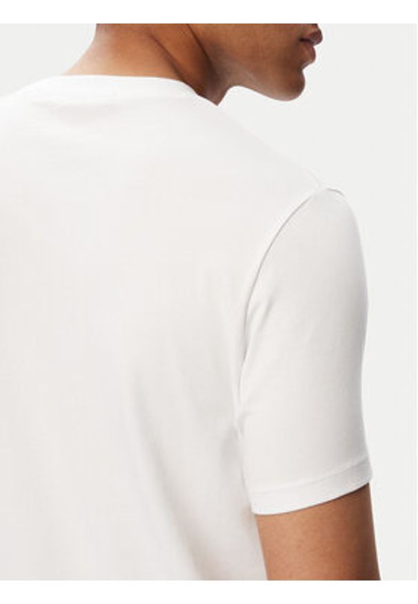 Karl Lagerfeld - KARL LAGERFELD T-Shirt 755781 563235 Biały Regular Fit. Typ kołnierza: dekolt w karo. Kolor: biały. Materiał: bawełna