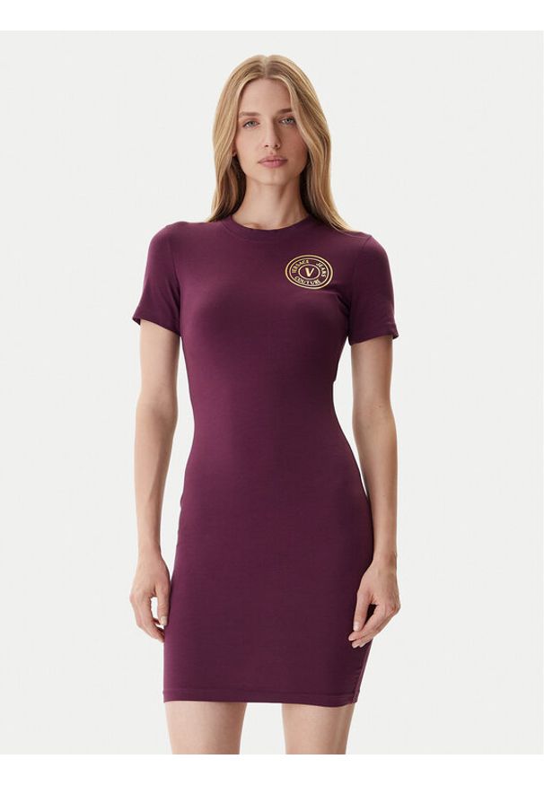 Versace Jeans Couture Sukienka codzienna 79HAOT00 CJ03T Bordowy Slim Fit. Okazja: na co dzień. Kolor: czerwony. Materiał: bawełna. Typ sukienki: proste. Styl: casual