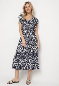 Born2be - Granatowa Bawełniana Sukienka Rozkloszowana z Falbankami w Ornamentalny Wzór Zaliette. Okazja: na co dzień. Typ kołnierza: kołnierz z falbankami. Kolor: niebieski. Materiał: bawełna. Długość rękawa: krótki rękaw. Styl: casual, elegancki #1