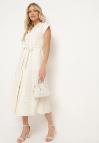 Born2be - Beżowa Bawełniana Ażurowa Sukienka na Guziki o Koszulowym Kroju Wiązana Paskiem Grosofia. Okazja: na co dzień. Kolor: beżowy. Materiał: bawełna. Wzór: ażurowy. Sezon: lato. Typ sukienki: koszulowe. Styl: casual, elegancki, klasyczny #6