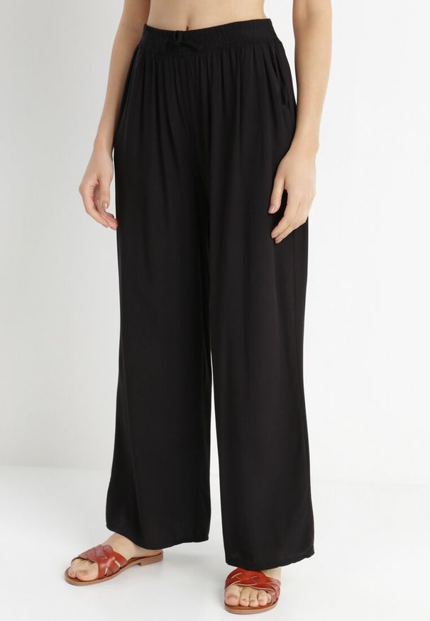 Born2be - Czarne Spodnie Sharrill. Kolor: czarny. Materiał: wiskoza. Długość: długie. Wzór: jednolity, gładki, aplikacja. Styl: elegancki