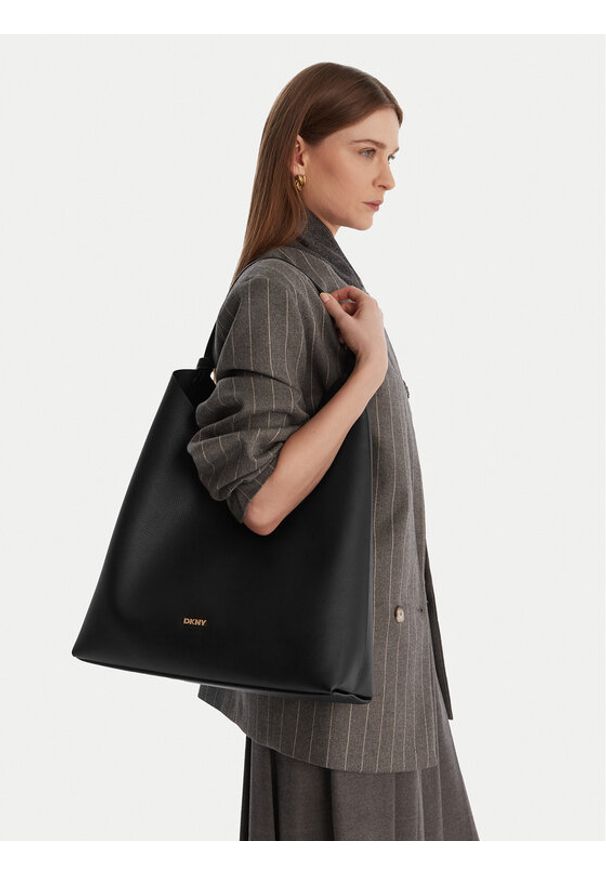DKNY Torebka Paula R54CAO07 Czarny. Kolor: czarny. Materiał: skórzane