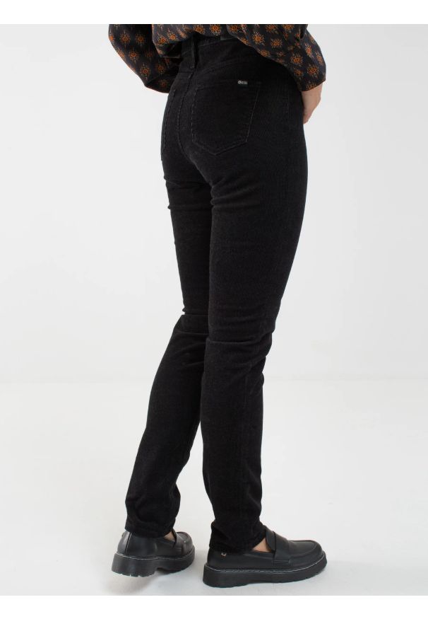Big-Star - Spodnie damskie sztruks czarne Katrina High Waist Cord 906. Stan: podwyższony. Kolor: czarny. Długość: krótkie. Styl: elegancki, retro