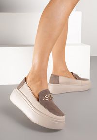 Renee - Beżowe Półbuty na Platformie i Koturnie ze Skóry Naturalnej z Metaliczną Aplikacją Takaria. Okazja: na co dzień, na spacer, na imprezę. Kolor: beżowy. Materiał: skóra. Wzór: aplikacja. Obcas: na koturnie. Styl: casual, elegancki #1