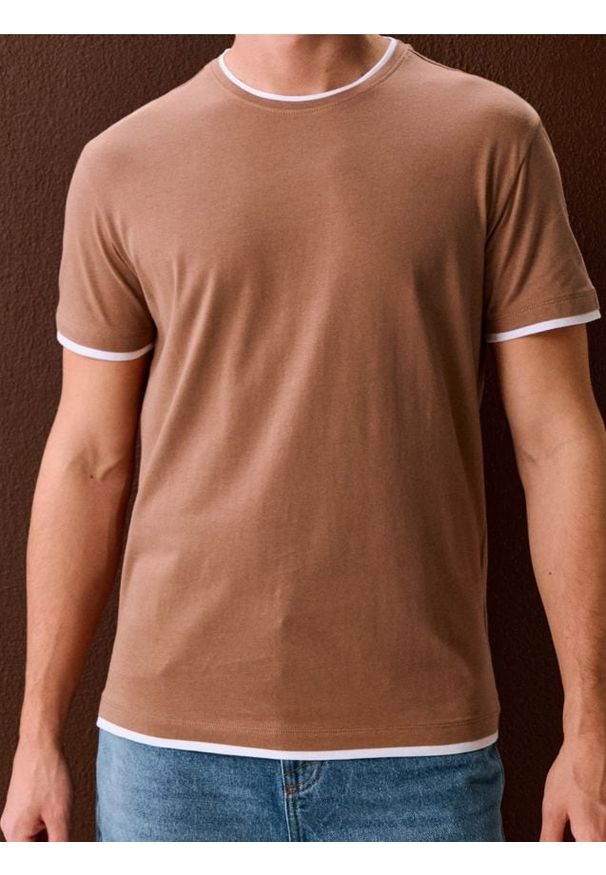 Sinsay - Bawełniana koszulka basic - brązowy. Kolor: brązowy. Materiał: bawełna