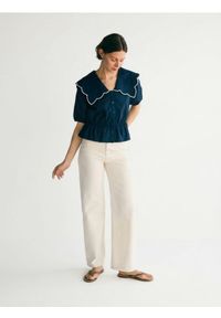 Reserved - Bluzka z ozdobnym kołnierzem - granatowy. Kolor: niebieski. Materiał: tkanina, len #1