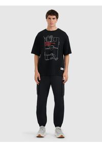 4f - 4F T-shirt oversize z nadrukiem męski - czarny L. Okazja: na co dzień. Kolor: czarny. Materiał: bawełna. Wzór: nadruk. Styl: casual