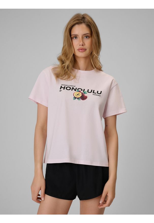 4f - 4F T-shirt loose z nadrukiem damski - różowy XS. Okazja: na co dzień. Kolor: różowy. Materiał: materiał, bawełna, dzianina. Wzór: nadruk. Styl: casual