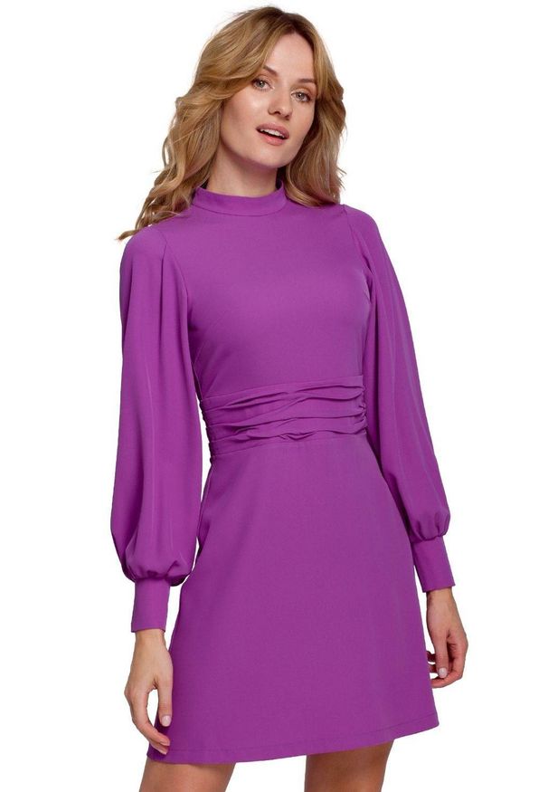 Sukienki.shop - Elegancka sukienka z bufiastymi rękawami fioletowa trapezowa mini. Kolor: fioletowy. Typ sukienki: trapezowe. Styl: elegancki. Długość: mini