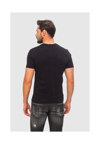 Emporio Armani - EMPORIO ARMANI Granatowy t-shirt męski z białym printem, Rozmiar XXL. Kolor: niebieski. Materiał: prążkowany. Wzór: nadruk #4