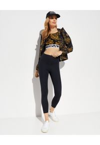 Versace Jeans Couture - VERSACE JEANS COUTURE - Kurtka z nadrukami w barokowym stylu. Kolor: czarny. Długość rękawa: długi rękaw. Długość: długie. Wzór: nadruk #6