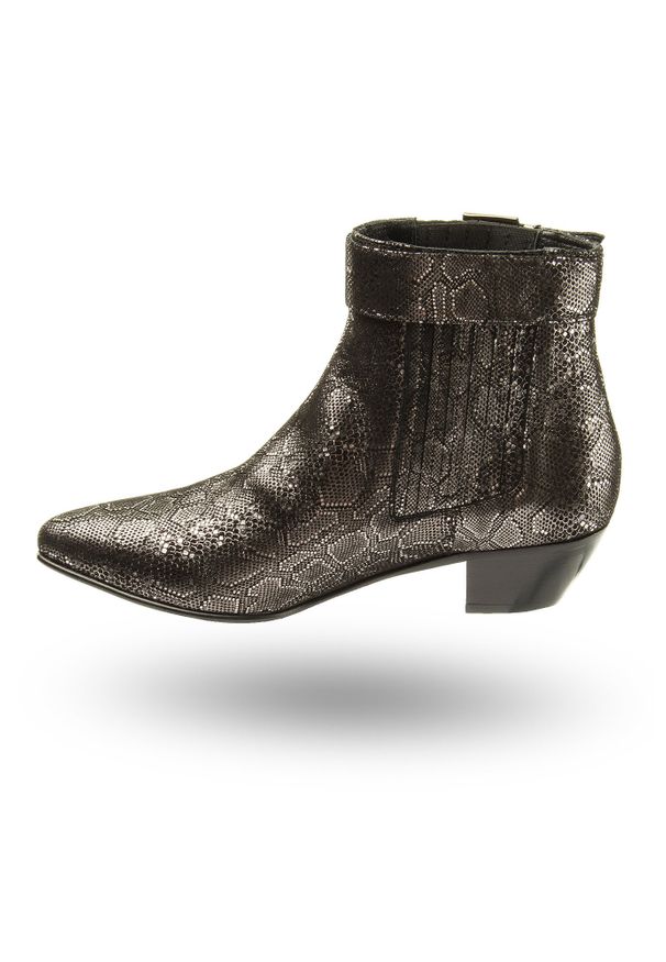 Botki Just Cavalli. Materiał: skóra. Obcas: na obcasie. Styl: klasyczny. Wysokość obcasa: wysoki